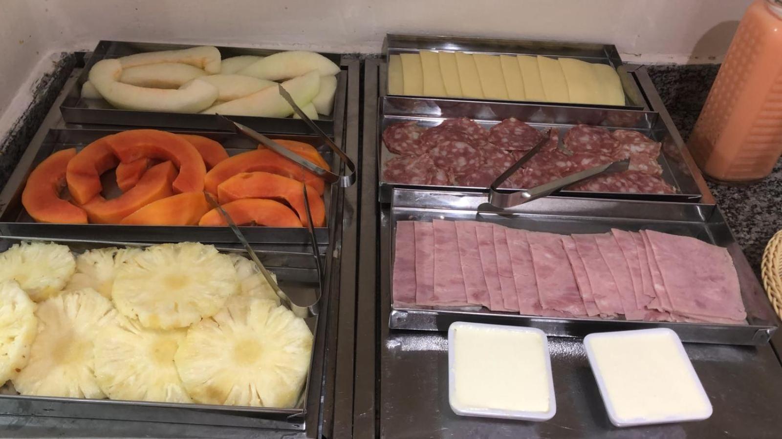 גווארולוס Attriun Hotel מראה חיצוני תמונה